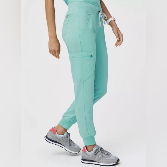 Figs Pants - Figs Scrubs., Size Large. Zamora high waisted joggers. Fresh Aqua. Reg. Length.